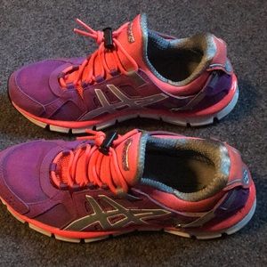 ASICS women’s tennis shoe